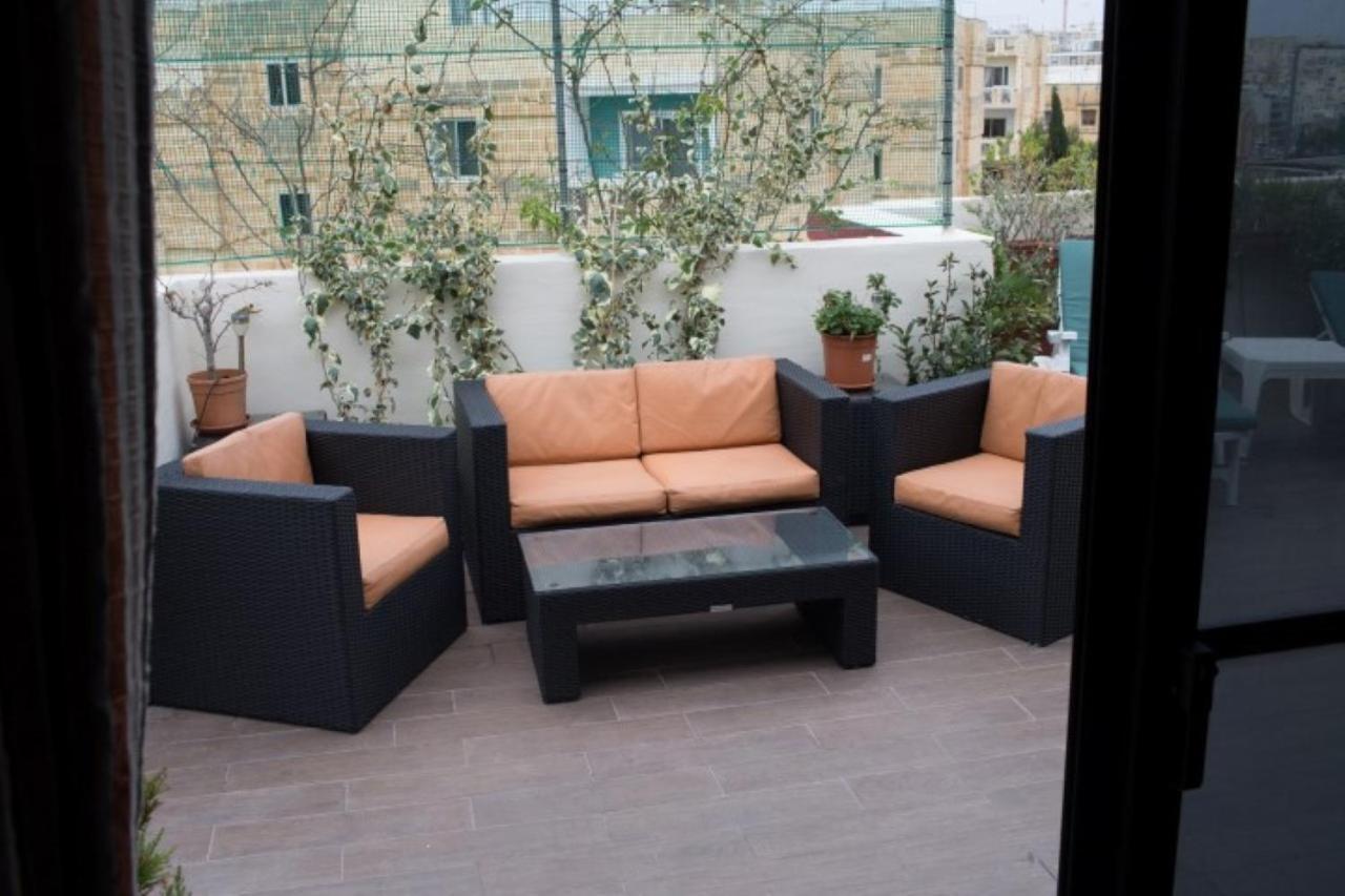 Lovely Penthouse With Private Sun Terrace Ta Xbiex Luaran gambar